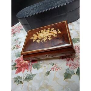 Vintage Reuge Music Box Marquette inlaid Swiss movement Song Minuets of Mozart